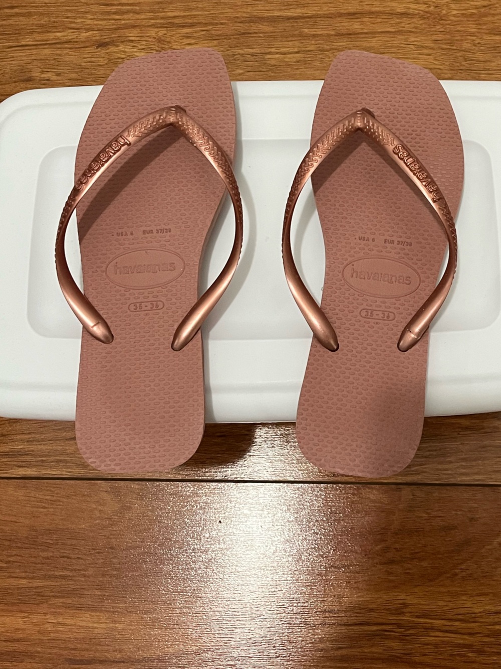 Havaianas Rose-Mauve Flip Flops with Metallic Rose-Gold Straps